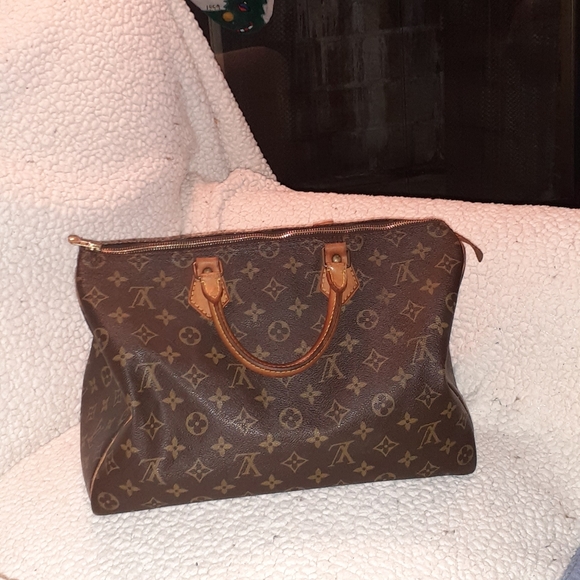 Louis Vuitton Handbags - Christmas special price drop